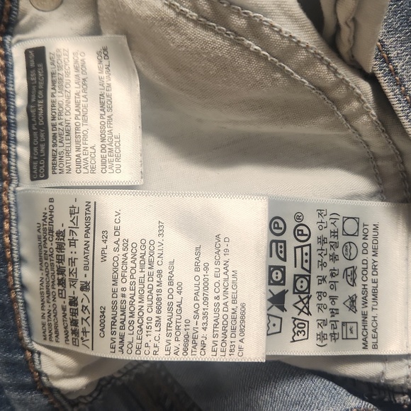 Levi's Women's Jean Short - size 28 - Picture 6 of 8